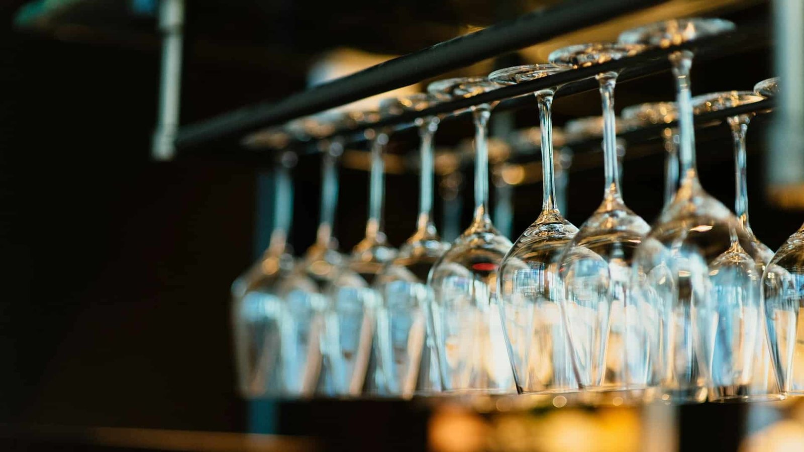 Selecting Wine Glasses for Service: An Easy Guide